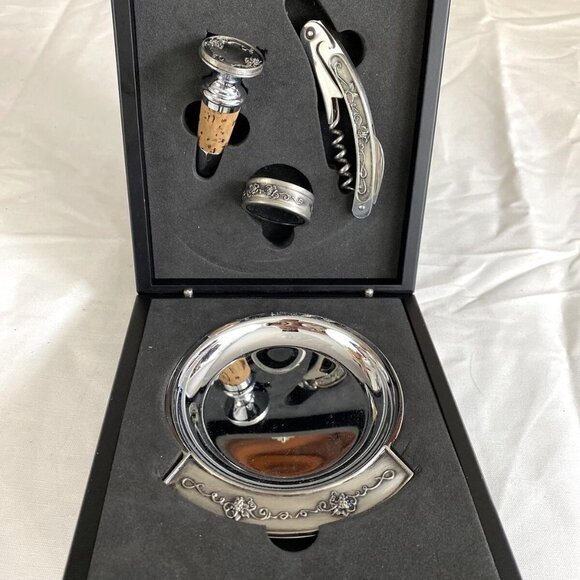 Wine Bar Set in Wood Box Grape Vine Pattern Tray, Corkscrew, Stopper & Neck Ring - Picture 4 of 12